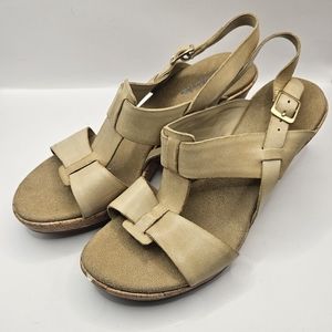Clarks Size 8.5 Style 35812 Tan Strappy Cork Wedge Sandals